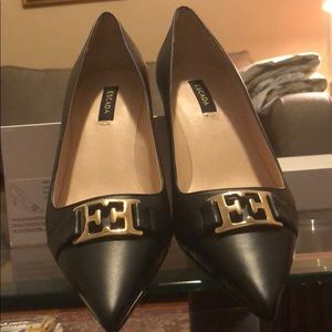 BLACK PUMP SIZE 8 DOUBLE E GOLD BUCKLE